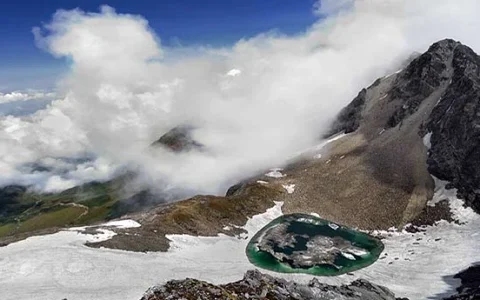 Roopkund Skeleton Lake Trek